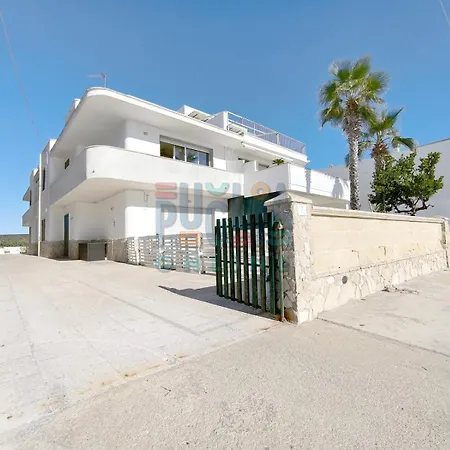 Apartment La Torre Fronte Mare Primo Piano Puglia On Line