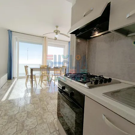 La Torre Fronte Mare Primo Piano Puglia On Line Apartment *